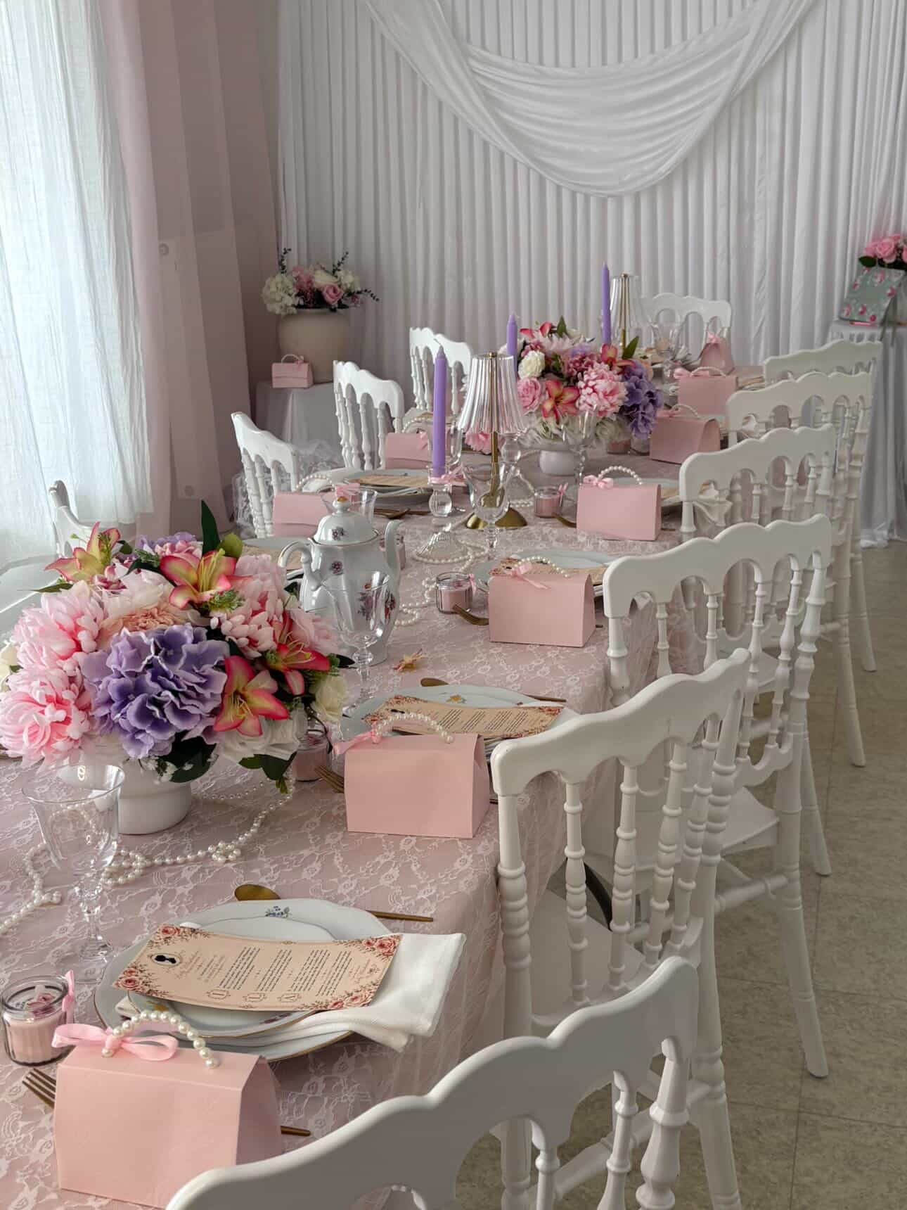 Table de réception rose et lilas