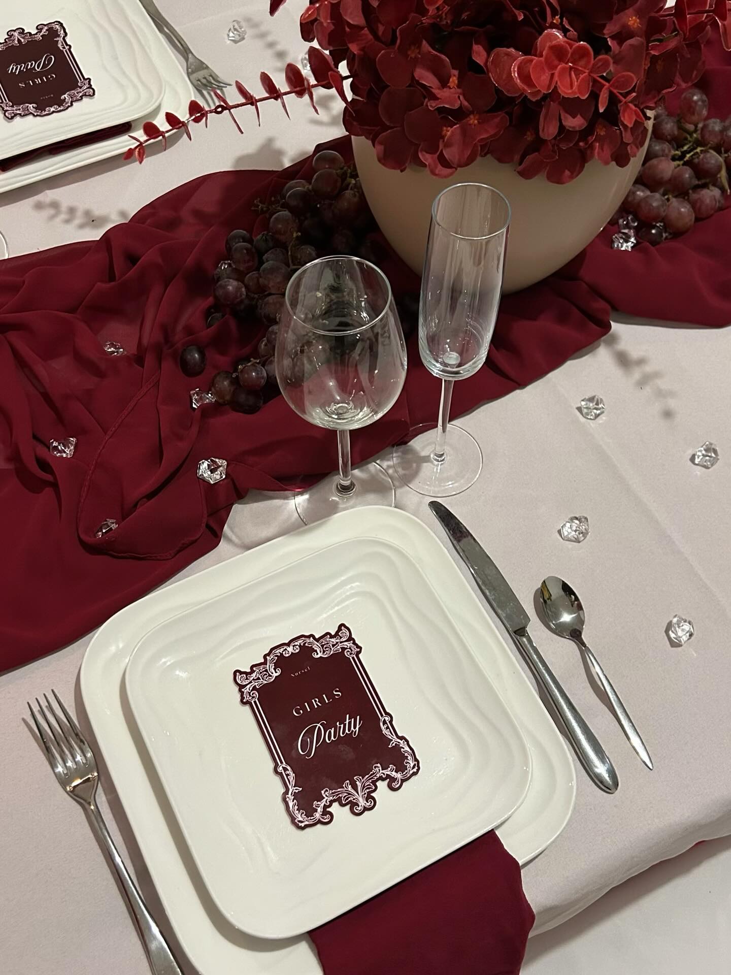 Détail de décoration de table rouge